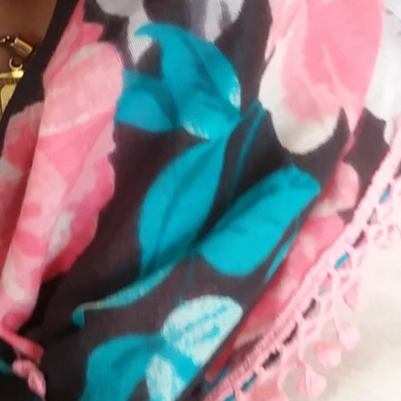 Aeropostle Floral Scarf - Picture 4 of 7